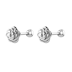 Détail de boucles d'oreilles rose argentée avec fermoir à vis de type barbell