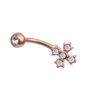 Nahaufnahme eines roségoldenen Bauchnabelpiercings mit Zirkonia-Kreuz auf weißem Grund
