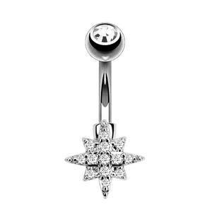 Detailansicht der silbernen Bauchnabelpiercing mit achtstrahligem Stern und Zirkonia Steinen