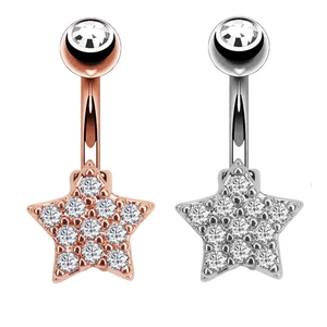 Detailansicht der sternförmigen Bauchnabelpiercings in Roségold und Silber mit Zirkonia