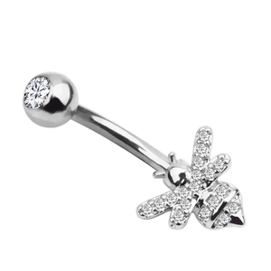 Detailansicht Bauchnabelpiercing mit Biene-Design und funkelnden Zirkonia-Steinen