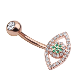Makro-Detail des Roségold Teufelsauge Bauchnabelpiercings mit grünen Steinen und Zirkonia