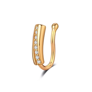 Détail du clip de nez en forme de U or rose avec huit zircons cubiques sans perçage