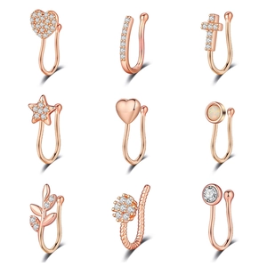 Set di 9 anelli per il naso a U in oro rosa con vari design minimalisti in cristallo