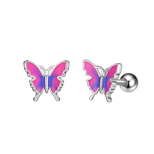 Details eines rosa Schmetterlings-Ohrsteckers mit Schraubverschluss aus Silber