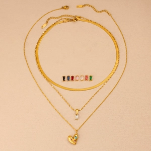 Set collane a tre strati in acciaio placcato oro 18K con ciondoli a cuore e zirconi