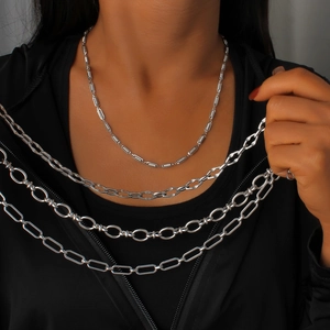 Colliers minimalistes en acier titane argenté avec divers styles de chaînes pour hommes et femmes