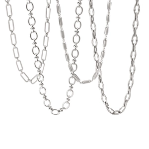 Variété de colliers en chaîne d'acier inoxydable argenté avec divers motifs de maillons