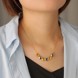 Elegante Halskette aus 18K vergoldetem Edelstahl mit kleinen Herzanhängern für Damen