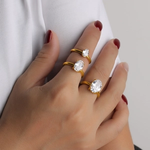 Three-piece set of elegant 18K gold-plated titanium rings with oval-cut cubic zirconia