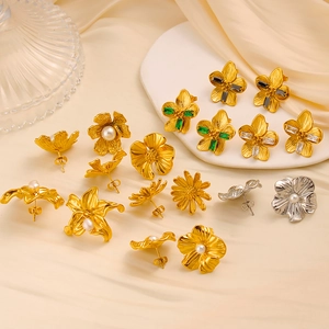 Vintage Blumen Ohrstecker Set mit Perlen und Zirkonien in Gold und Silber Optik
