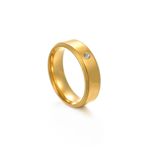 Bague en acier inoxydable plaqué or poli avec incrustation de zircone cubique