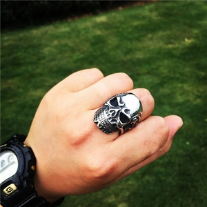 Anillo de calavera vintage de acero inoxidable plateado para hombre estilo punk rock