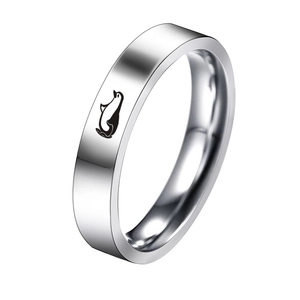 Bague en acier titane poli avec gravure pingouin minimaliste pour couples et usage quotidien