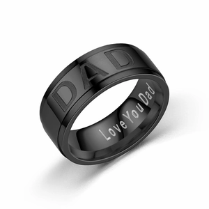 Polierter schwarzer DAD Ring für Herren mit Love You Dad Gravur auf der Innenseite