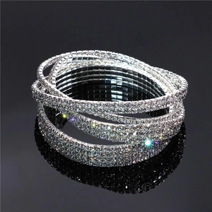 Bracelet de cheville élastique argenté multicouche orné de strass étincelants