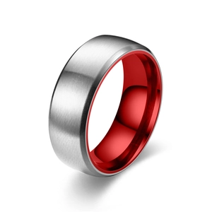 Zweifarbiger Ring aus gebürstetem Edelstahl mit roter Innenseite für Paare