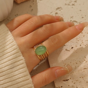 Anello multistrato in acciaio inossidabile placcato oro 18k con pietra verde ovale