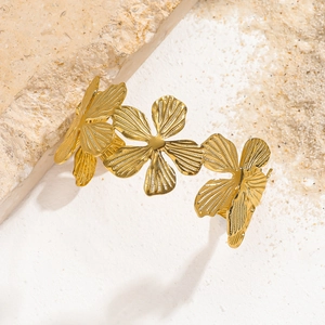 Exquisite 18k gold plated stainless steel open cuff bracelet with large floral design