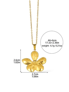 Detail showing a 2.6x2.7cm gold five-petal flower pendant with 44+6cm chain length