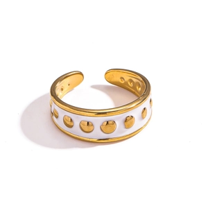 Bague ouverte en C en acier inoxydable doré 18 carats avec émail blanc et pois