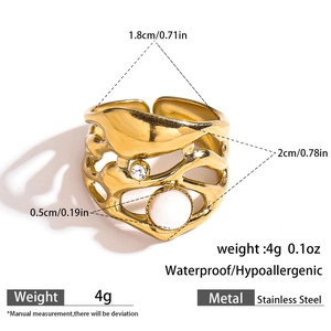 Detail view of wave-textured stainless steel ring showing size dimensions and 4g weight