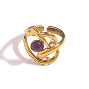 Anello regolabile placcato oro 18k con linee astratte, pietra viola e intarsio di zirconi