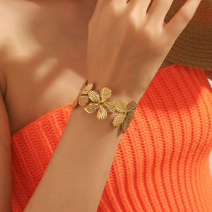 Vintage 316 Stainless Steel 18K Gold Plated Flower Open Bangle Waterproof Hypoallergenic Floral Cuff Bracelet For Women Jewelry