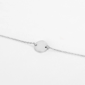 Minimalistisches Armband aus silbernem Edelstahl mit poliertem rundem Massivanhänger