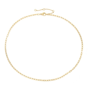 Vue détaillée du collier chaîne trombone plaqué or avec fermoir mousqueton et extension