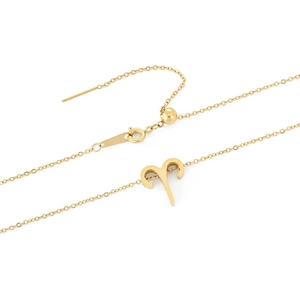 Détail du collier Bélier doré avec perle coulissante ajustable et embout à aiguille