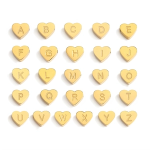 Set mit 26 goldenen Herz-Anhängern aus Edelstahl mit Buchstaben für DIY-Schmuck