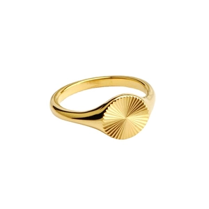 Minimalistischer 18K Gold Edelstahl-Siegelring mit Sonnenstrahlmuster auf weißem Hintergrund