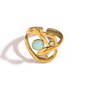 Anello aperto irregolare placcato oro 18k con pietra azzurra e dettagli in zircone