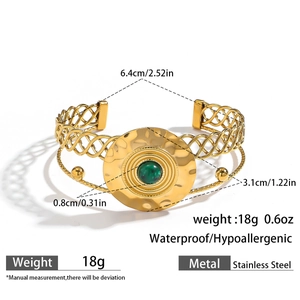 Détails du bracelet ouvert avec pierre naturelle verte, motif tissé et mesures