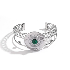 Bracelet manchette argenté double couche avec pierre naturelle verte et texture tissée