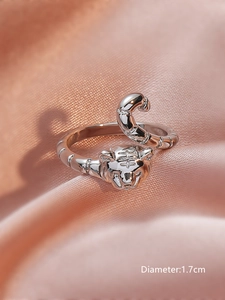 Close-up of a silver tiger head ring with detailed engraving and 1.7cm inner diameter