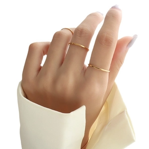 Set di tre anelli minimalisti placcati in oro 18 carati in acciaio per look a strati