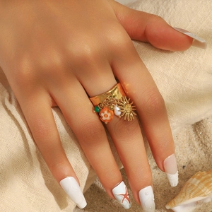 Anello vintage dorato con pendenti a perla e sole, stile bohémien da spiaggia