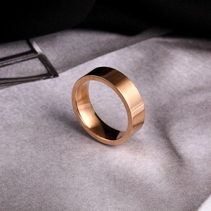 Roségouden titanium stalen ring met geborstelde textuur en plat oppervlak voor koppels