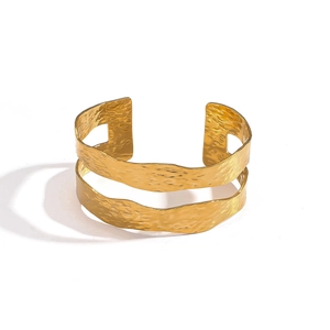 18K vergulde roestvrijstalen open armband met gehamerde textuur en dubbellaags ontwerp