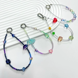Bijou de Téléphone à Perles Colorées Fait Main en Verre Acrylique Cœur Étoile Fleur Porte-clés pour Femme Pendentif de Sac Bijoux