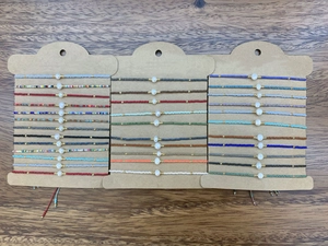 Ensemble de bracelets en perles tressés à la main avec perles naturelles sur cartes