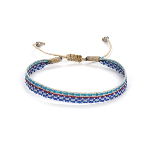 Etnische geweven armband met blauw ruitpatroon en verstelbare schuifknoopsluiting
