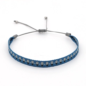 Handgefertigtes Boho-Webarmband mit blauem Muster und verstellbarem Kordelzug