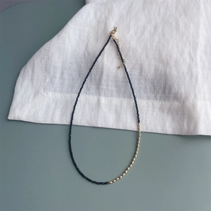 Minimalistische 2mm zirkoon ketting met zwarte spinel kralen en gouden schakels