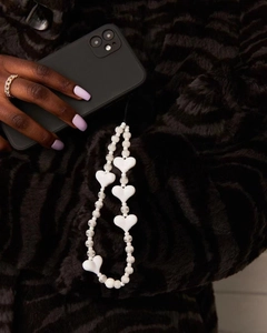 Minimalist White Acrylic Heart Beaded Phone Chain Anti-Lost Wrist Strap For Women INS Style Sweet Mobile Phone Lanyard