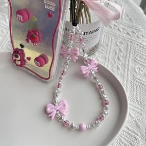 Bijou de téléphone rose en acrylique avec nœud, perles de cœur et perles blanches