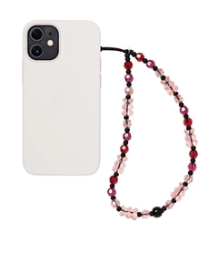 Détail de la dragonne de téléphone perlée avec ours en résine rose et cristaux facettés