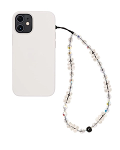 Détail de la dragonne de téléphone avec breloque d'ours violet et perles en cristal